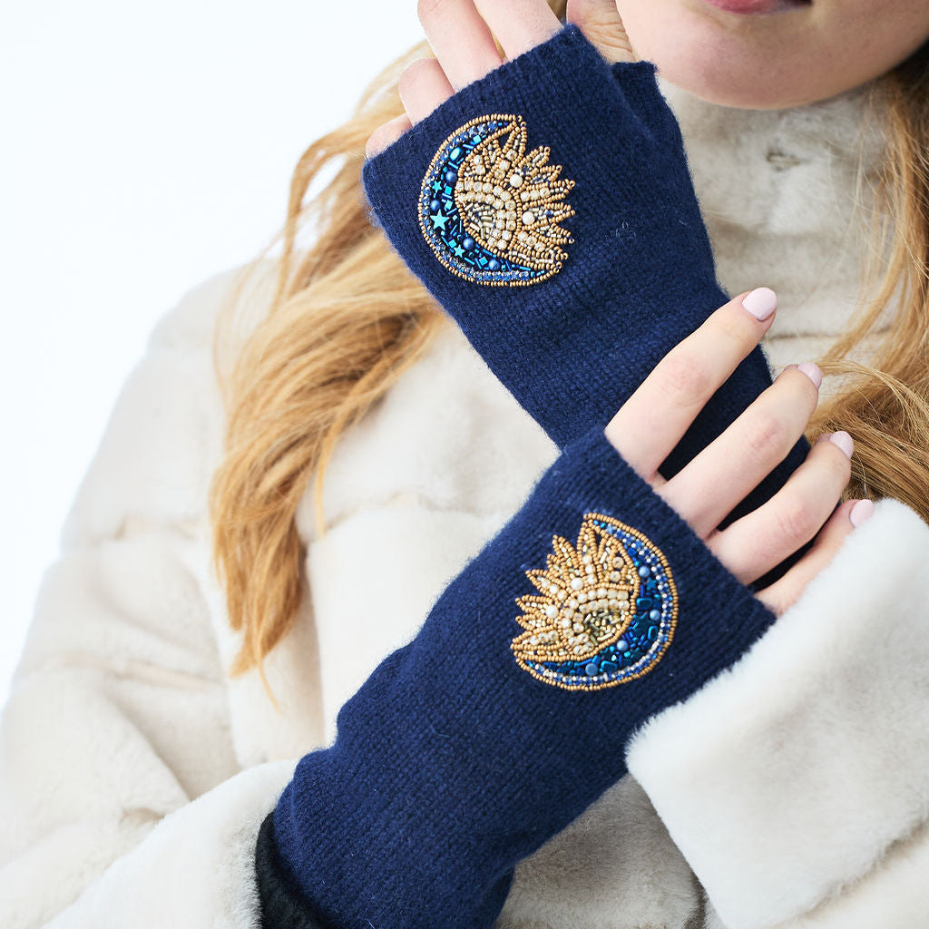 Cashmere Short Fingerless Gloves w. Moon Burst Medallion