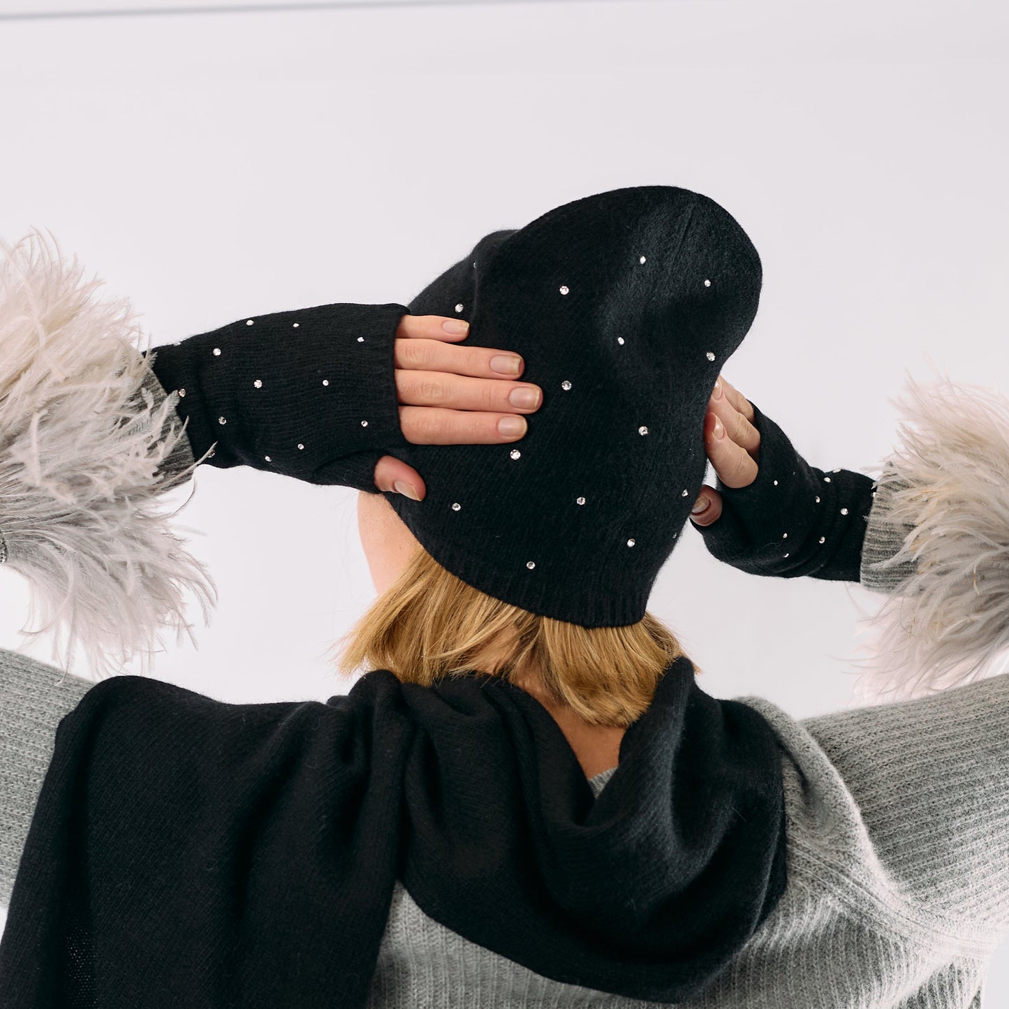 Cashmere Short Fingerless Gloves w. Scattered Crystals - Black