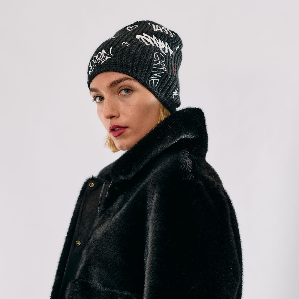Merino Ribbed Beanie w. Graffiti Embroidered