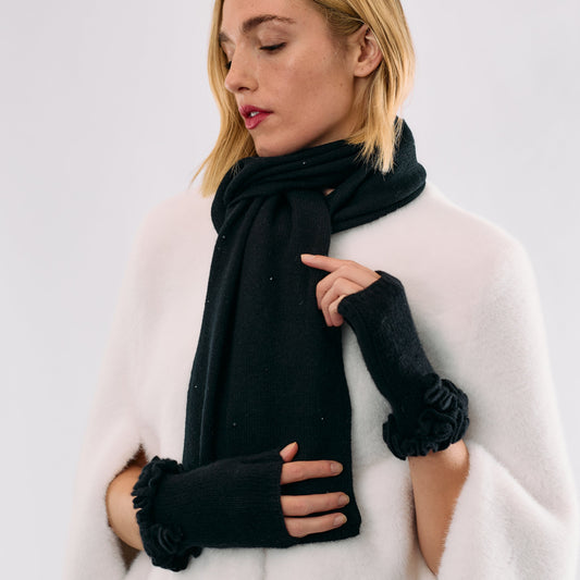 Cashmere Short Fingerless Gloves w. Ruffle Trim - Black
