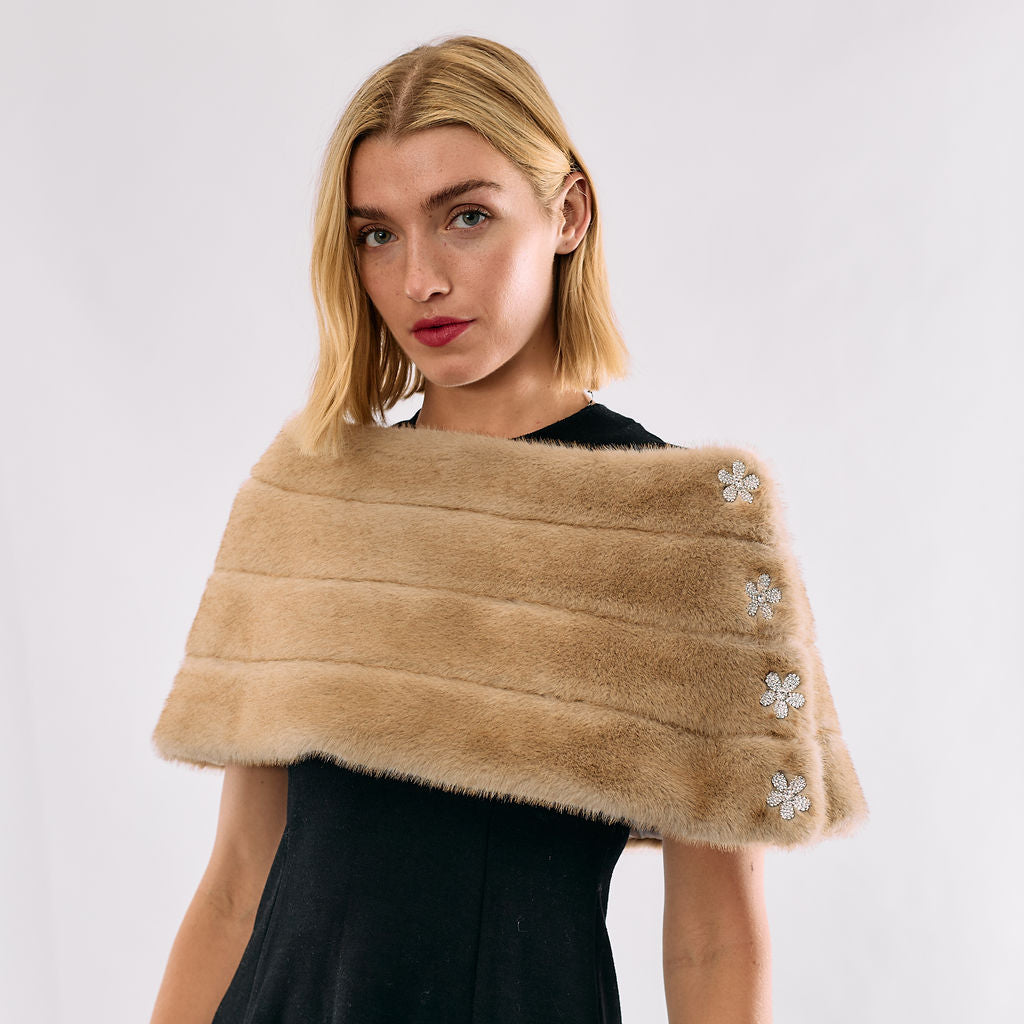 Faux Fur Emilia Shrug w. Flower Buttons - Natural
