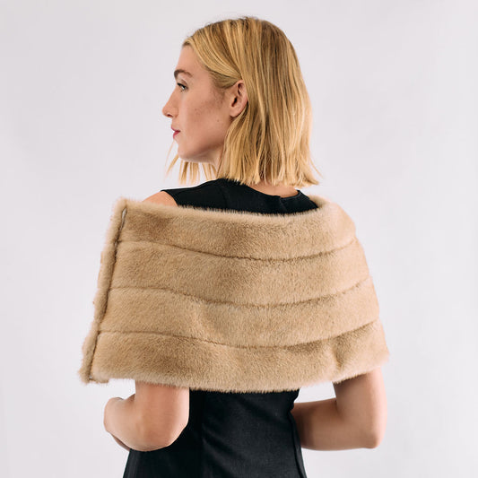 Faux Fur Emilia Shrug w. Flower Buttons - Natural