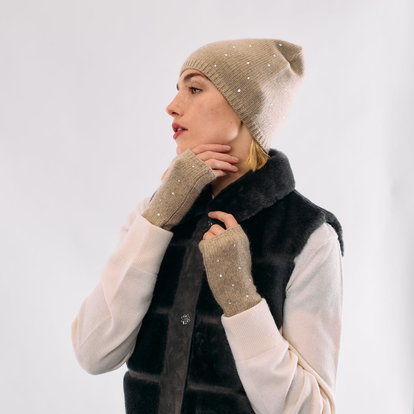 Cashmere Short Fingerless Gloves w. Scattered Crystals - Nile