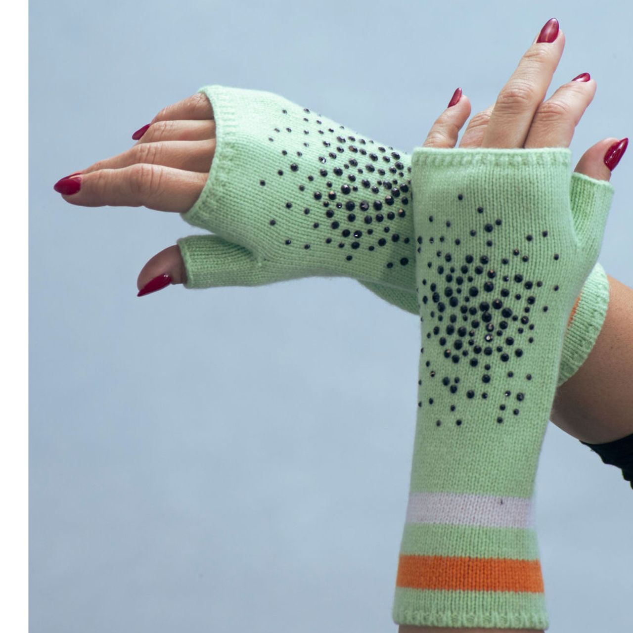 Mid Length Gloves w. Contrast Stripes & Scattered Starburst