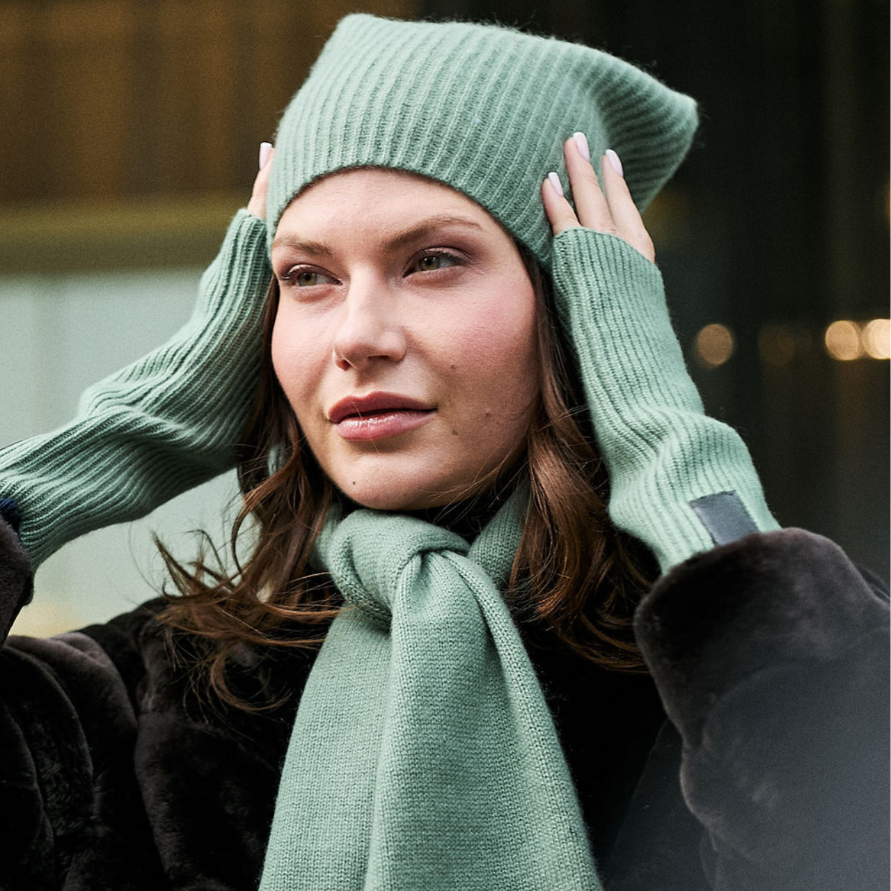 Cashmere Ribbed Unisex Gloves with Leather Tab - Harper Green