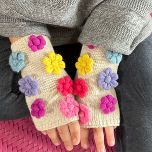 Short Cashmere Fingerless Gloves w. 3D Flowers