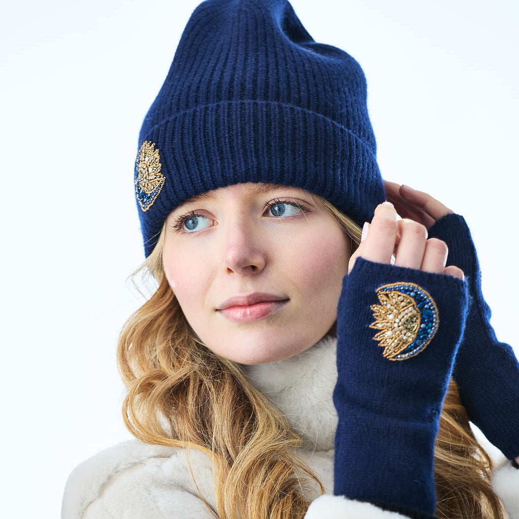 Cashmere Short Fingerless Gloves w. Moon Burst Medallion