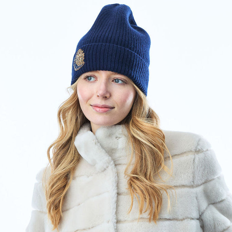 Cashmere Ribbed Cuffed Beanie w. Moon Burst Medallion
