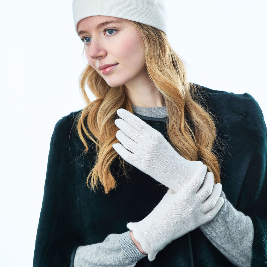 Full Finger Gloves w. Scalloped Edges -White