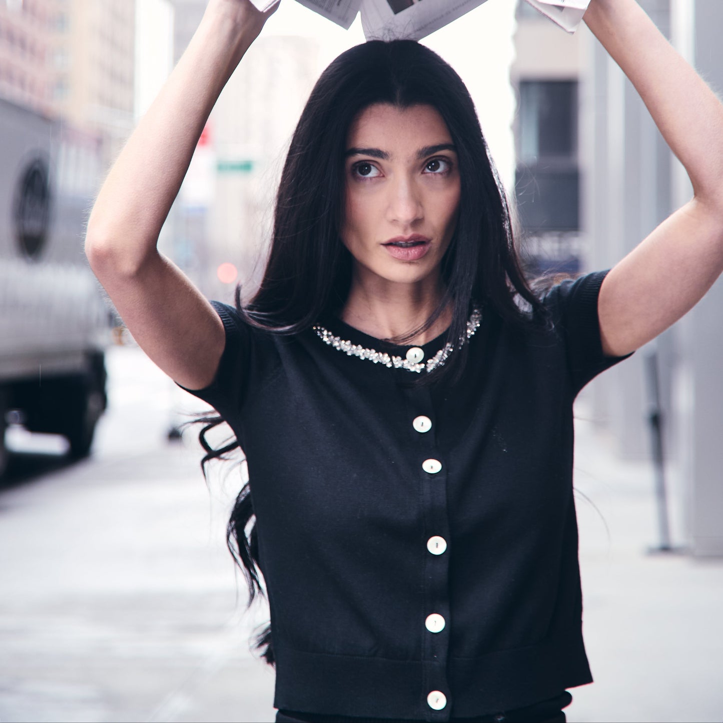 Cashmere Cropped Short Sleeve Cardigan w. Mixed Crystal Collar