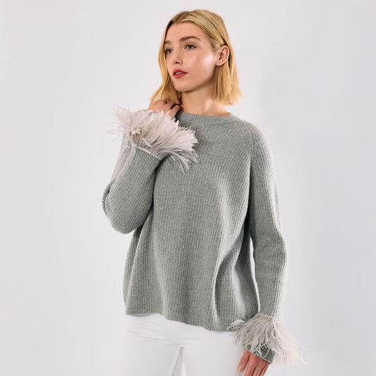Cashmere Ribbed Boyfriend Sweater w. Ostrich Jeweled Trim - Light Heather Grey