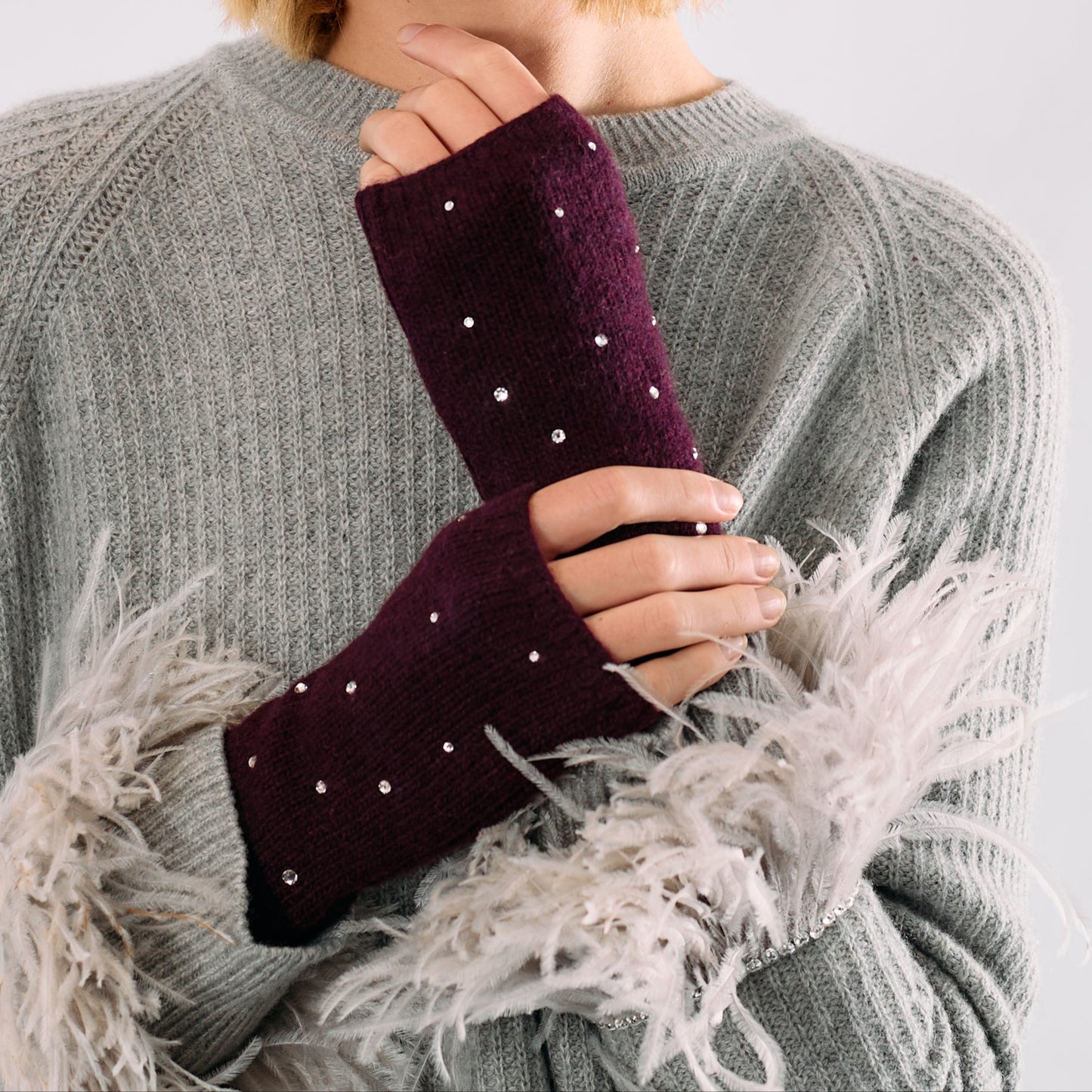 Cashmere Short Fingerless Gloves w. Pearls & Crystals -Burgundy