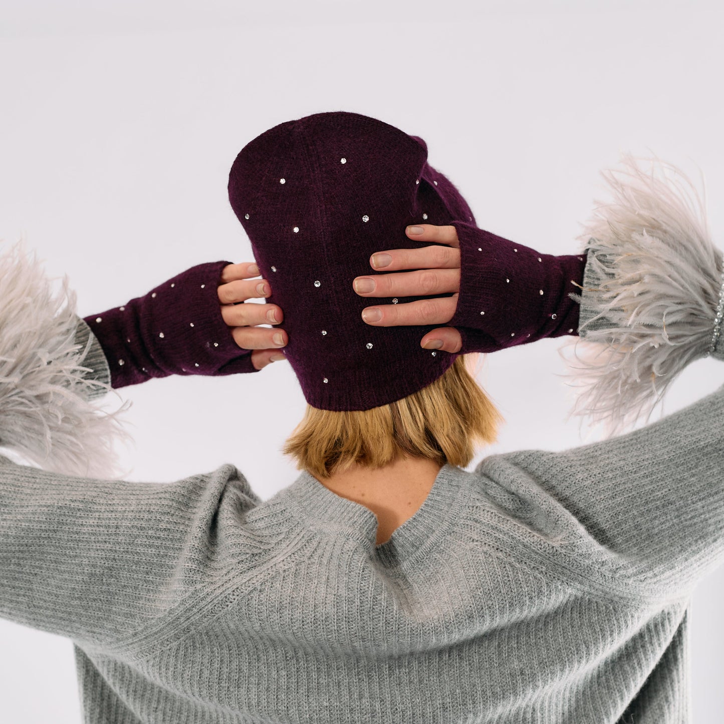 Cashmere Short Fingerless Gloves w. Pearls & Crystals -Burgundy