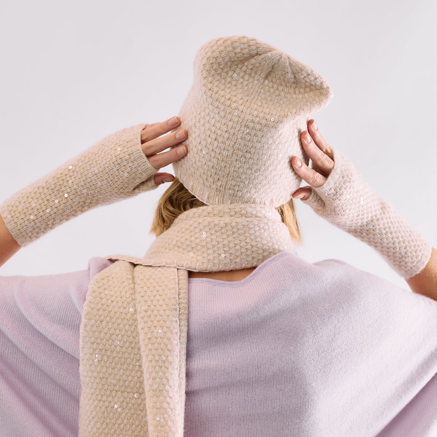 Cashmere Tweeded Sequins Gloves w. Stitch Embroidery - Yogi