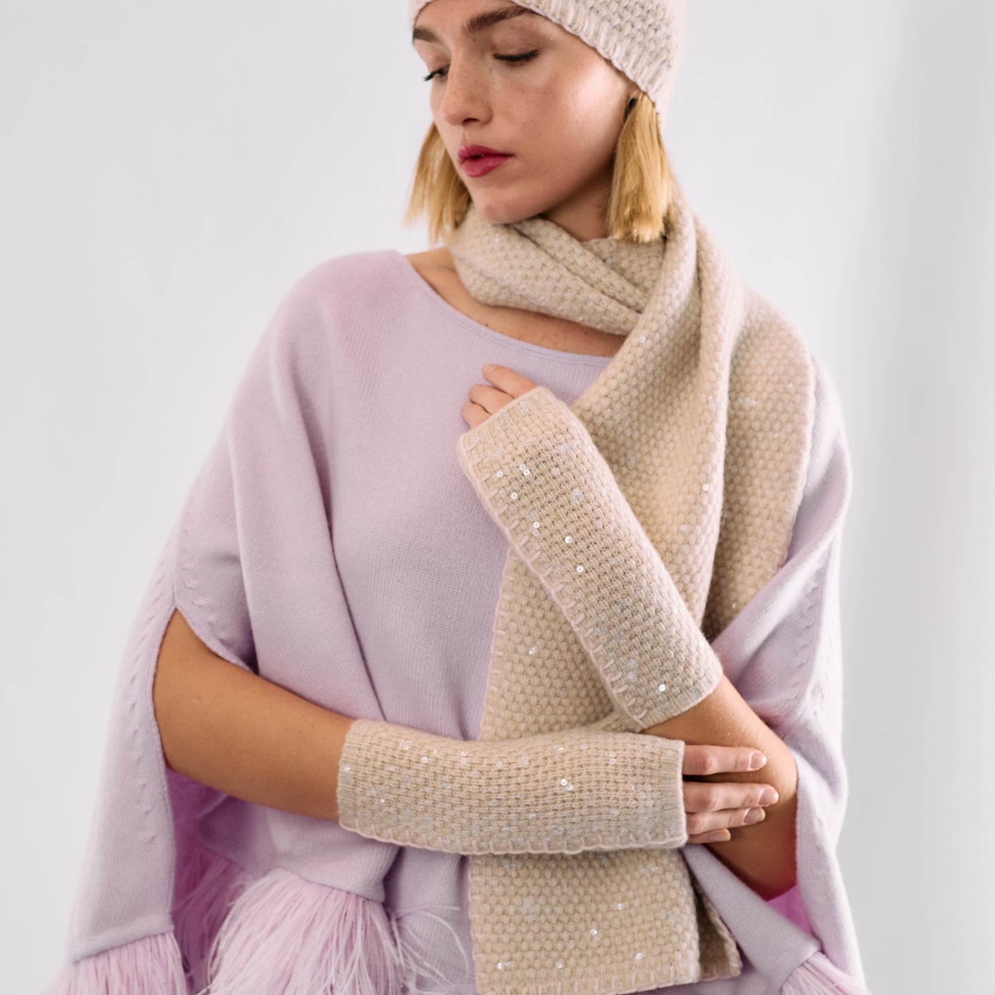 Cashmere Tweeded Sequins Gloves w. Stitch Embroidery - Yogi