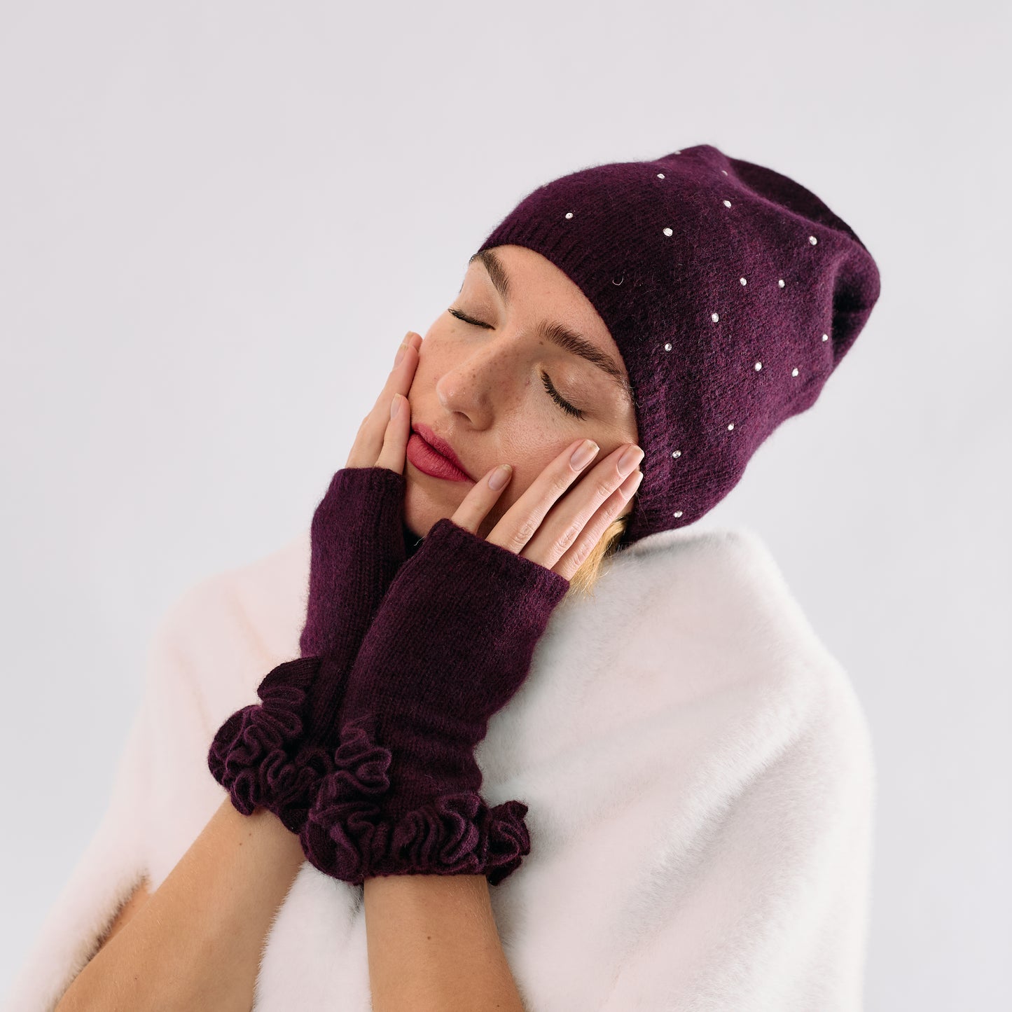 Cashmere Short Fingerless Gloves w. Ruffle Trim - Burgundy