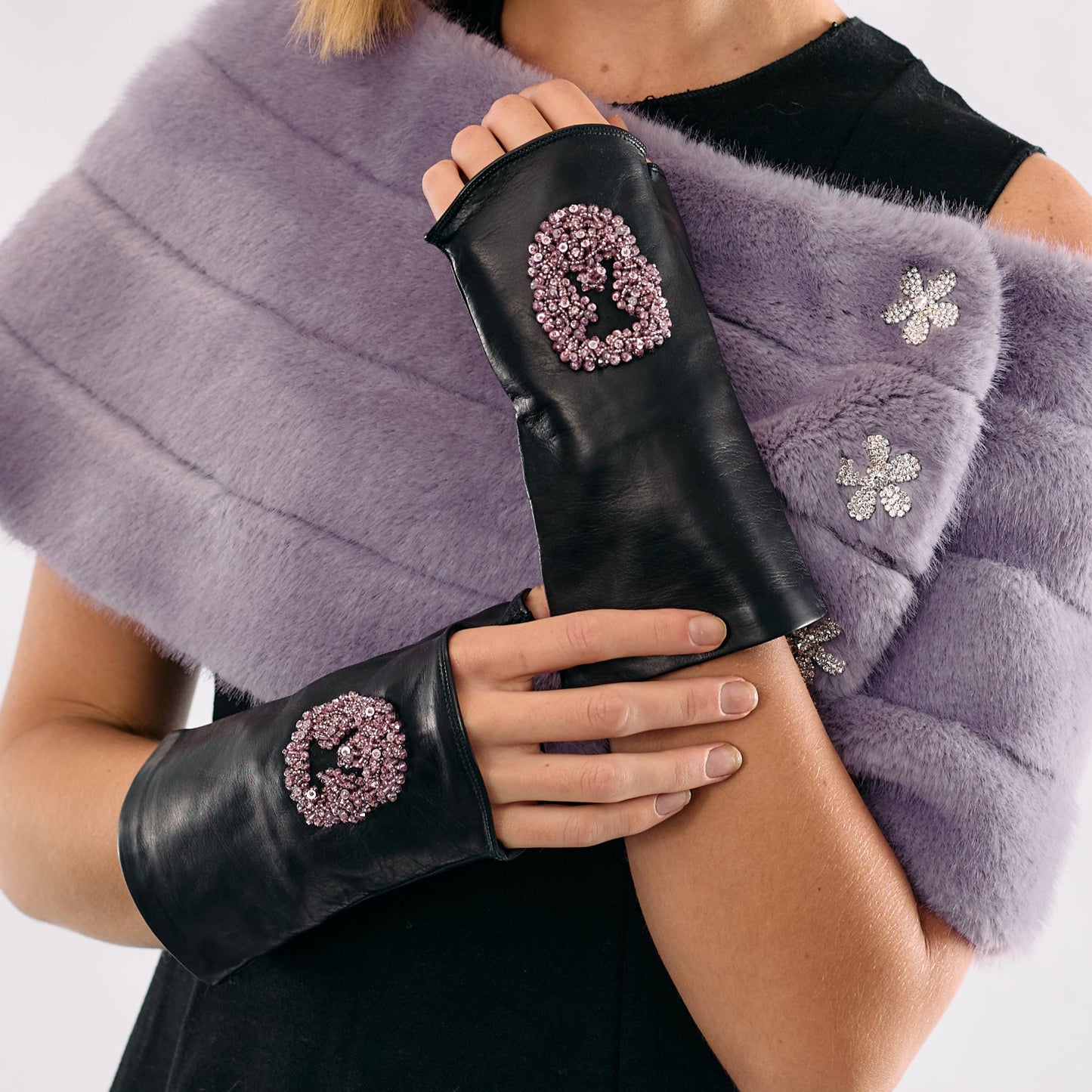 Leather Fingerless Gloves w. Crystal Skull - Black and Pink