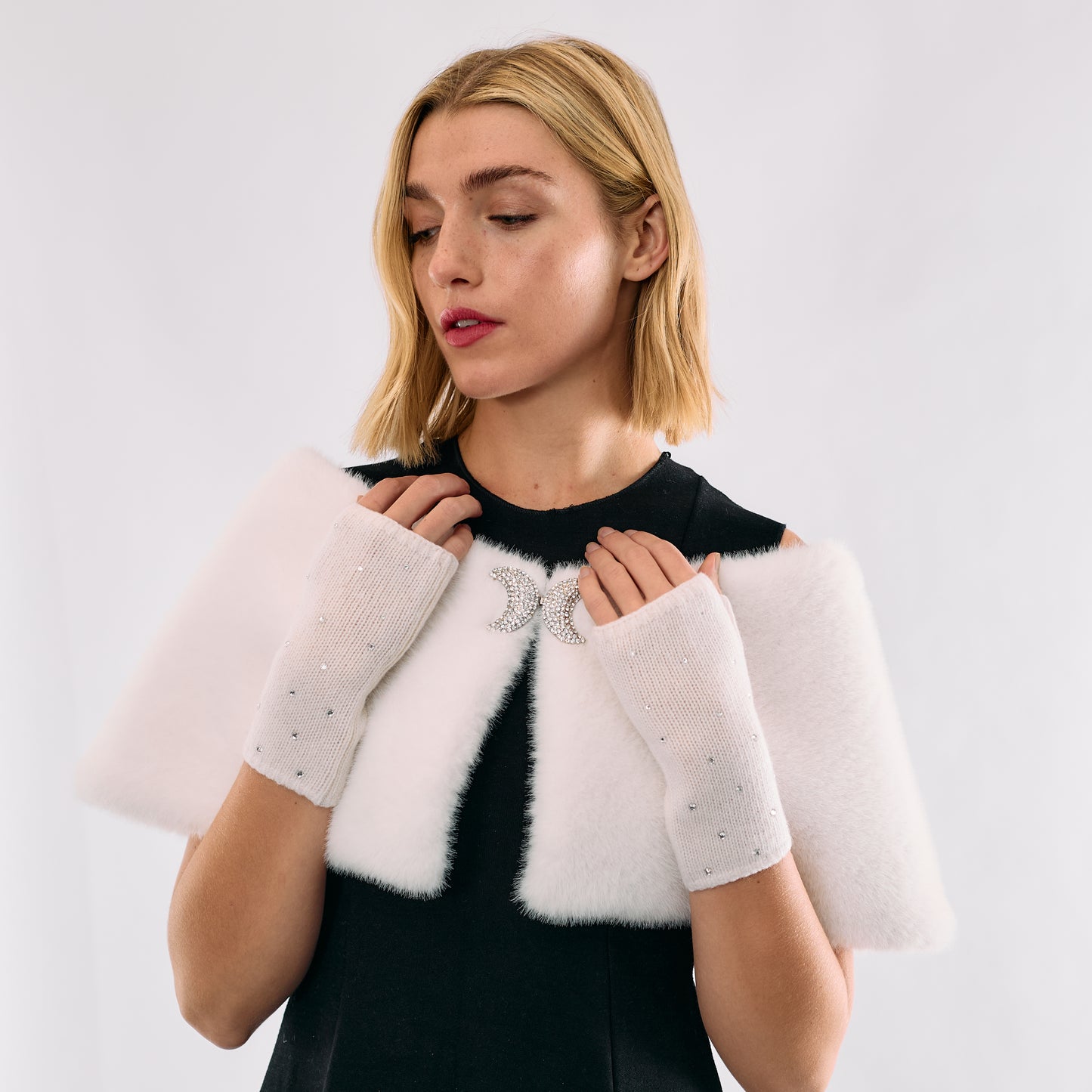 Cashmere Short Fingerless Gloves w. Scattered Crystals - Ivory