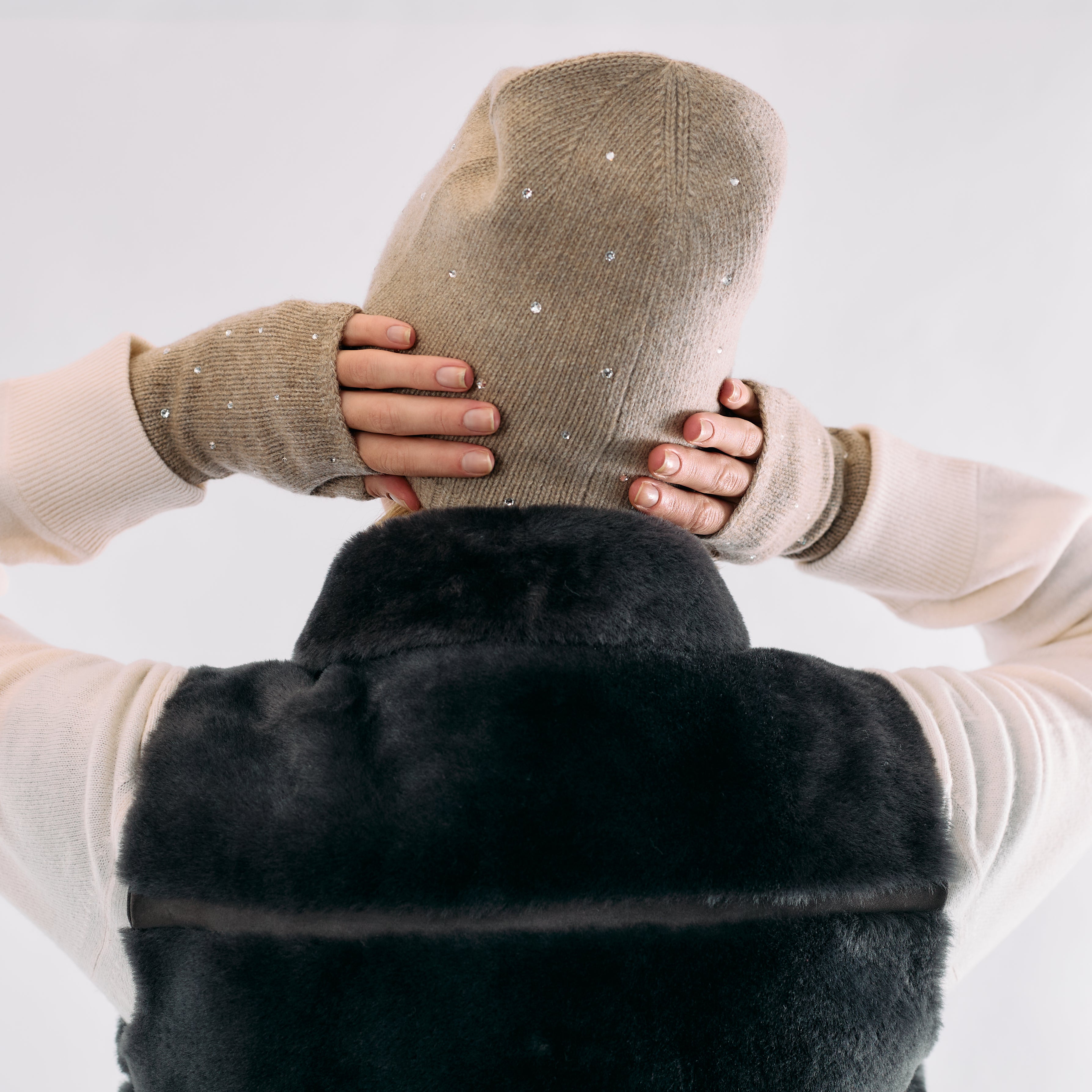 Cashmere Short Fingerless Gloves w. Scattered Crystals - Nile