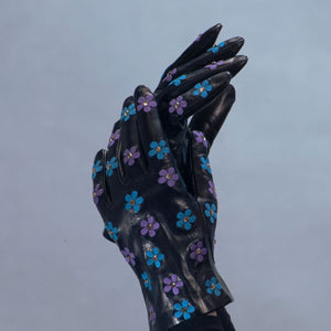 Leather Gloves w. Embroidered Flowers & Center Stones