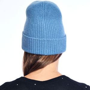 Cashmere ribbed knit cuffed rapper hat with crystal tab - Pottery Blue