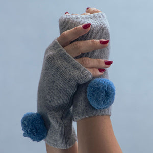 Short Fingerless Gloves w. Contrast Cashmere Pom Pom