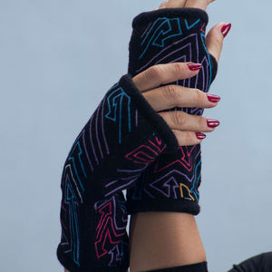 Merino Fingerless Gloves w. Embroidered Arrow Print