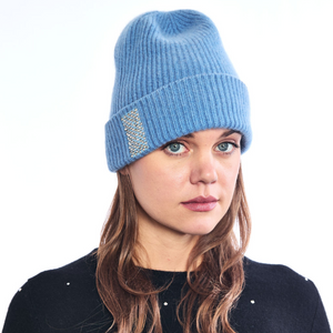 Cashmere ribbed knit cuffed rapper hat with crystal tab - Pottery Blue