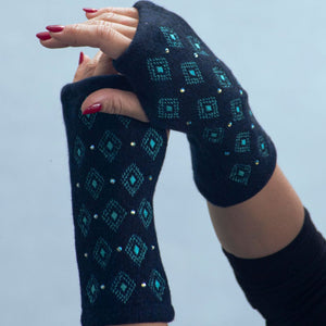 Cashmere Short Fingerless Gloves w. Two Color Tweed & Embroidered Small Dots In