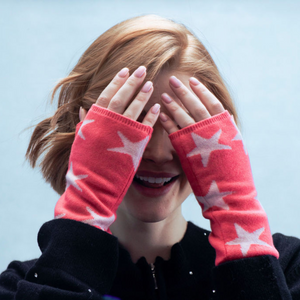 Short Fingerless Gloves w Intarsia Stars