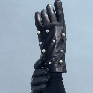 Leather Gloves w. Scattered Pearls