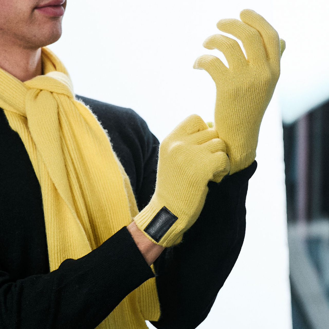 Cashmere Unisex Gloves w. Leather Tab - Yellow