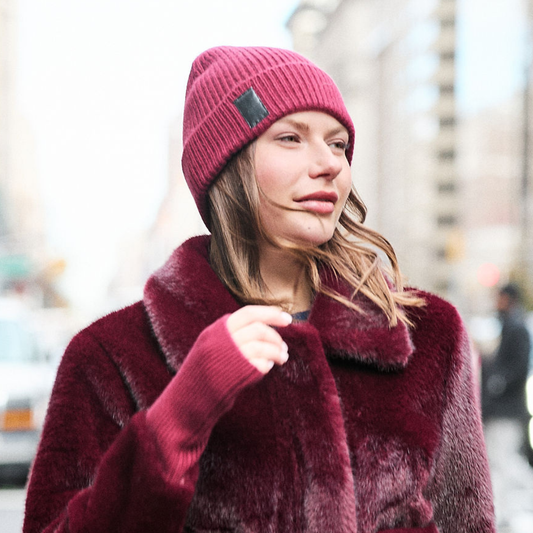 Cashmere Ribbed Beanie w. Leather Tab - Burgundy