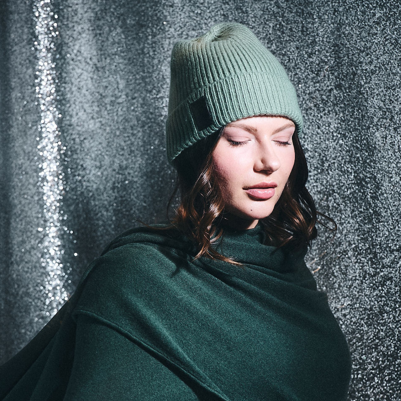 Cashmere Ribbed Beanie w. Leather Tab - Harper Green