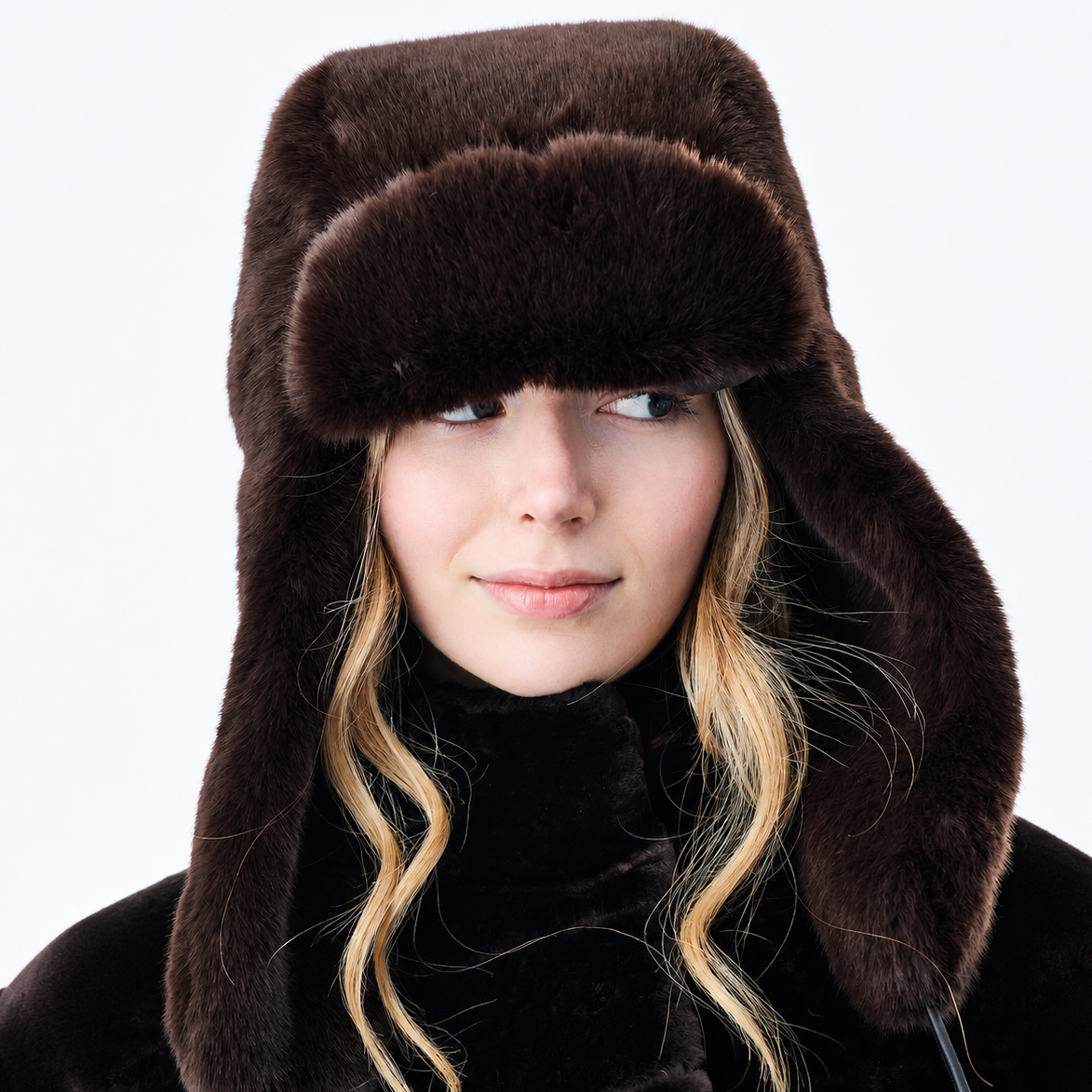 Faux Fur Trapper Hat w. Strings - Brown