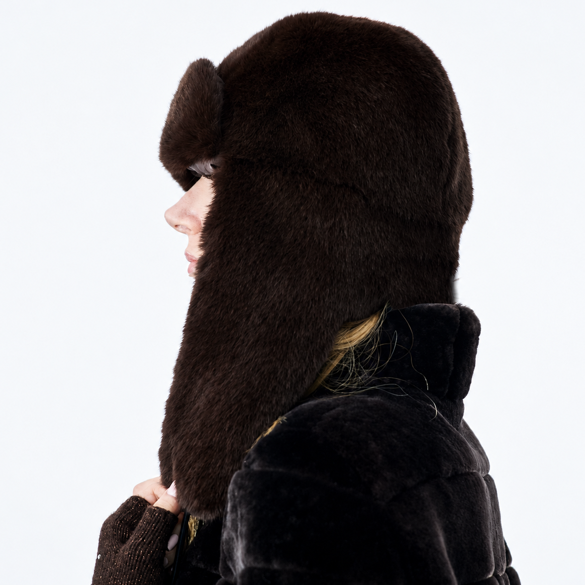 Faux Fur Trapper Hat w. Strings - Brown