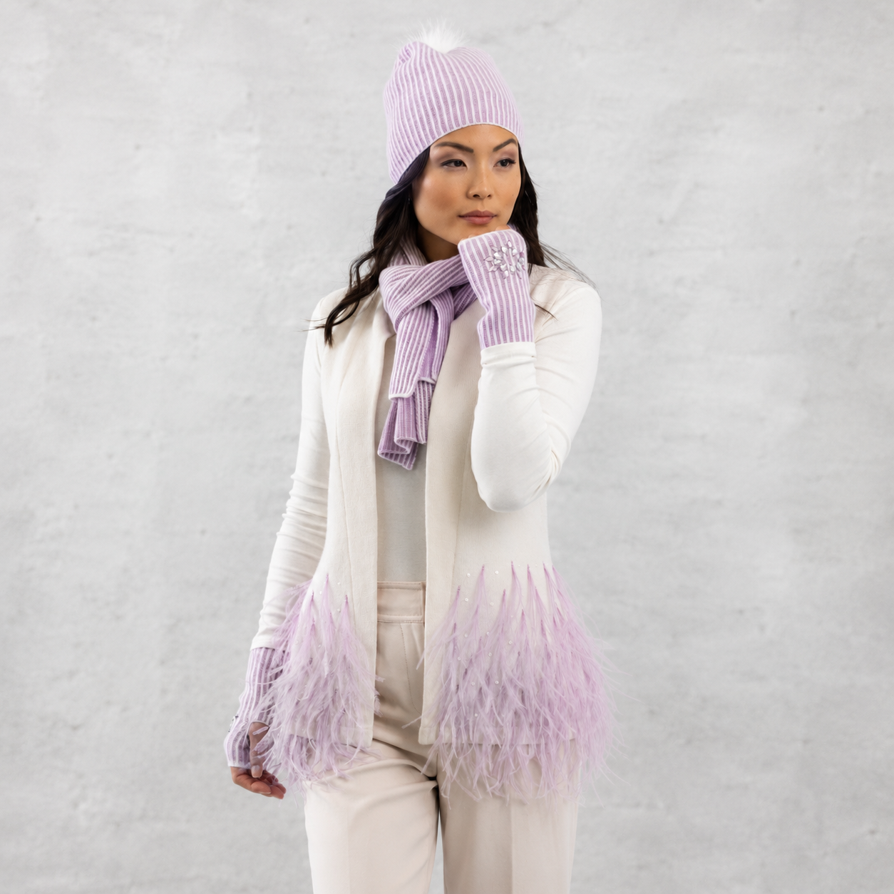 Cashmere Vest w. Ostrich Feather Trim -Chalk w. Lavender