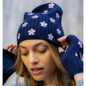 Merino Baggy Beanie w. Lilies & Center Stone - Navy & Pink