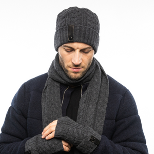 Men's Cable Knit Beanie w. Leather Button Tab